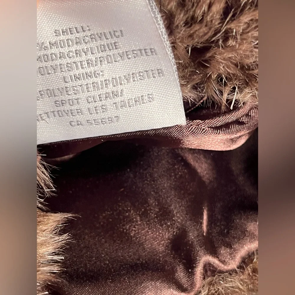 Restoration Hardware Faux Fur Wine holder ! 🤎🍷